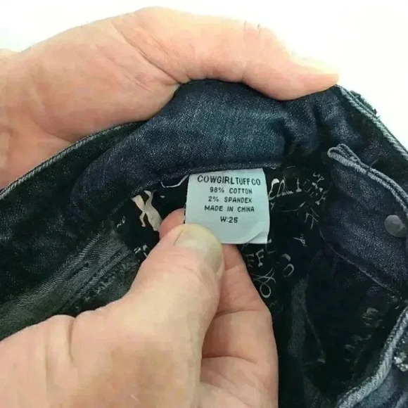 Cowgirl Tuff Women 25 Studded Denim Capris Blue Stretch Whiskered Thick Stitch - Picture 8 of 9